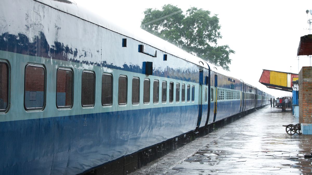 Mumbai-Bound Train Decouples Near Uluberia Station In West Bengal; No Injury Reported