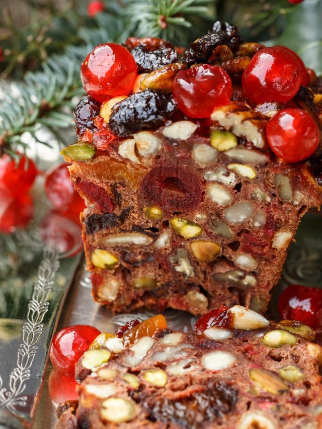 Forget Chocolate, Make These 8 Fruit Cakes For Christmas Party!