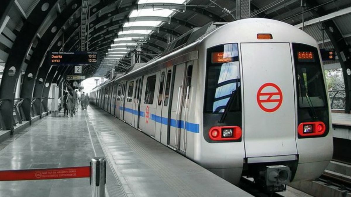 Delhi Metro: 35-YO Woman Met With An Accident, Died After Her Saree Stuck In The Door
