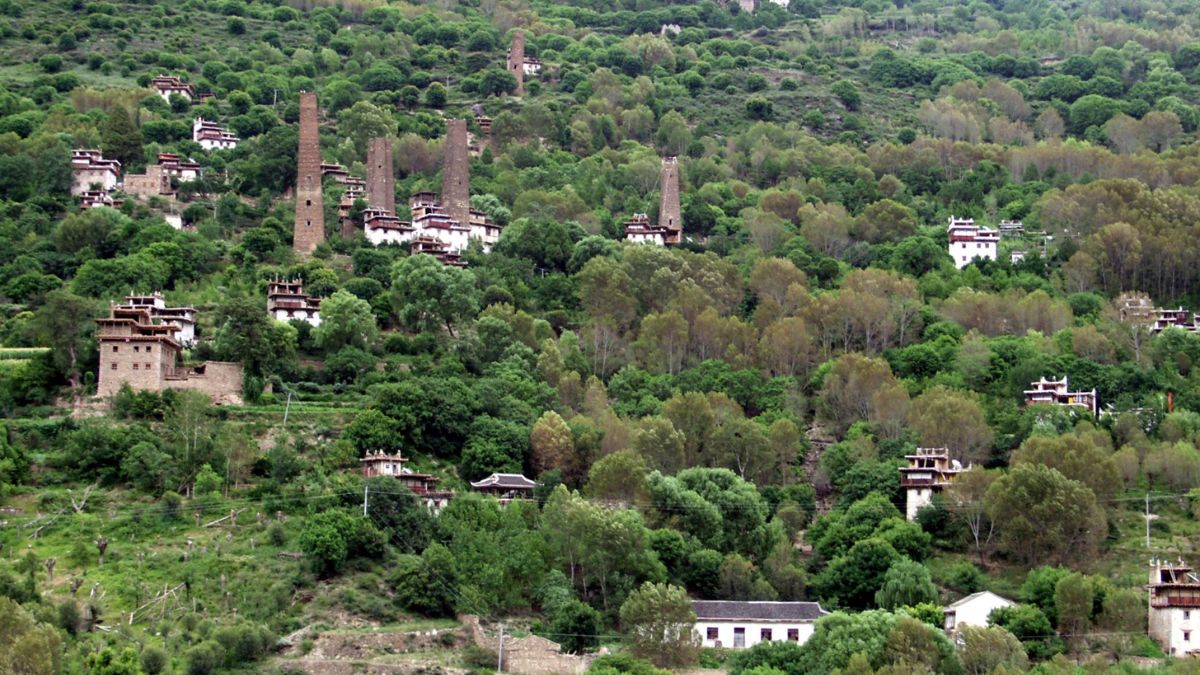 In China’s Sichuan Province Lie 200 Ft Tall 800-YO Stone Star Shaped Towers, No One Know Why & When Were They Built