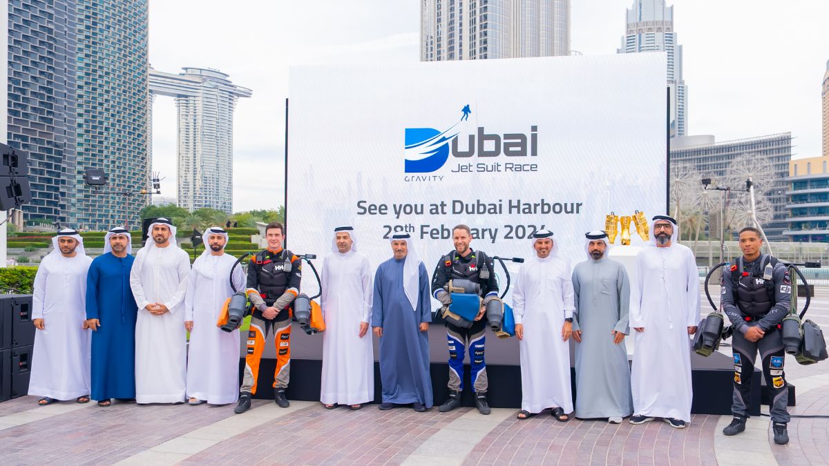 في 28 فبراير، ستستضيف دبي أول سباق للبدلات النفاثة في العالم حيث يحلق الطيارون في الهواء