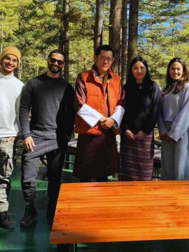 Shahid Kapoor, Mira Kapoor & Ishaan Khattar Meet The Royal Family Of Bhutan During Their Vacay