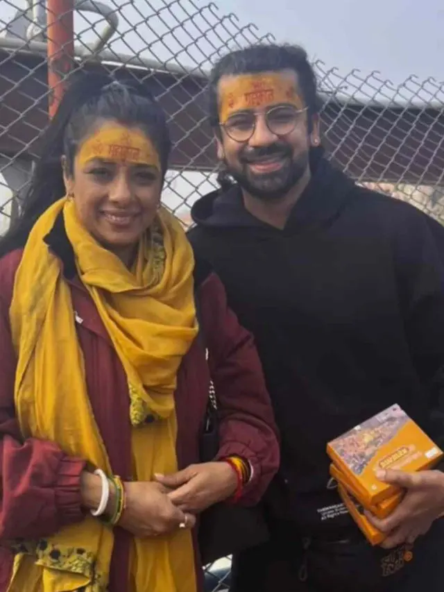 Anupamaa Stars Rupali Ganguly & Aashish Mehrotra Start 2024 On A Spiritual Note At Mahakaleshwar & Omkareshwar Mandir In Ujjain