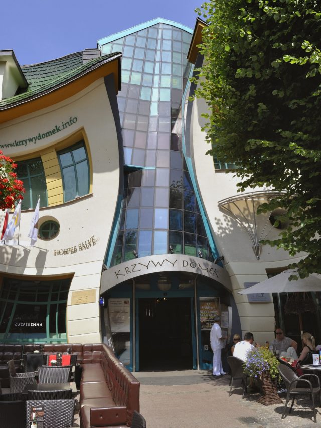 6 Buildings In The World That Seem Like They’re From An Alternate Universe