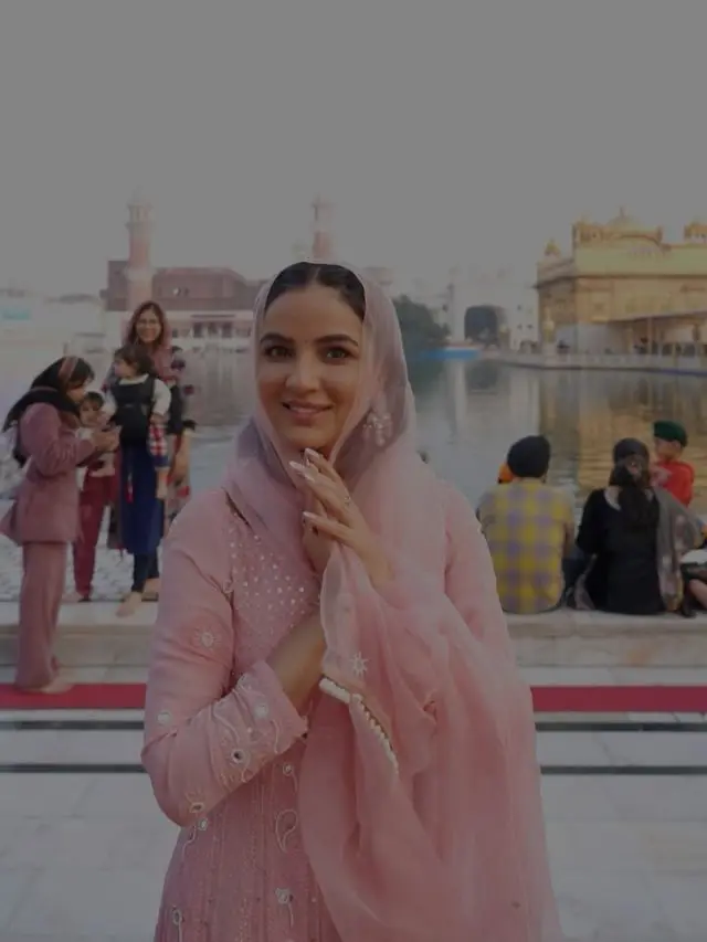 “My Most Favourite & Important Part”, Jasmin Bhasin Visits Golden Temple In Amritsar