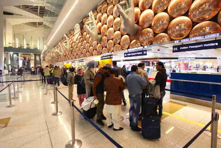 delhi airport flight delay