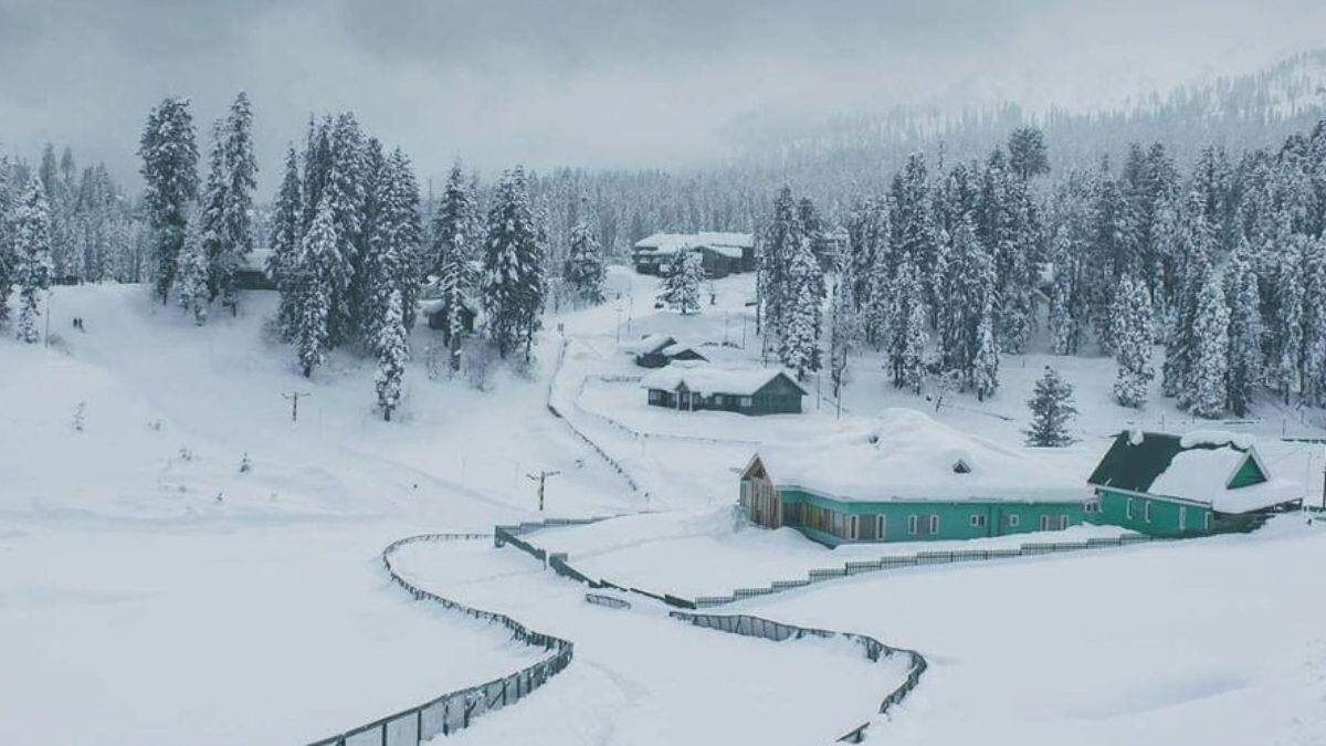 Gulmarg Is The Jannat On Earth RN As Snowfall Makes It A Winter Wonderland And A Skiing Paradise