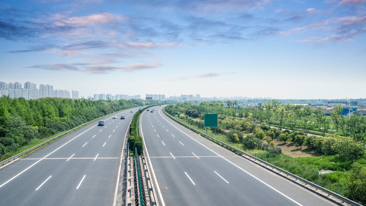 Soon, Travel From Lucknow (UP) To Nepal In 2 Hours Flat! NHAI Is Building A 4-Lane, 150-KM Long Highway