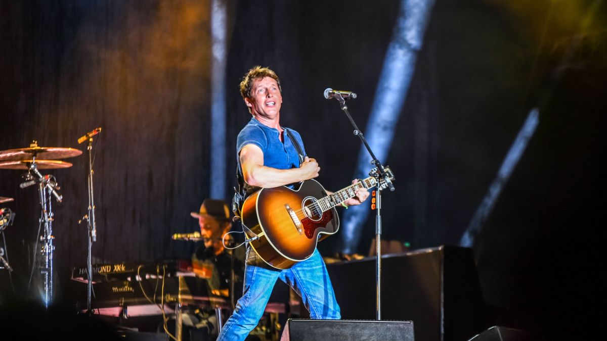 James Blunt Is Performing In Dubai This Year And Our Bonfire Hearts Cannot Handle It!