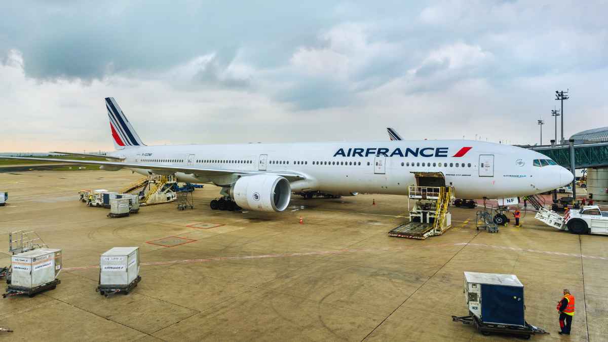After 24-Hr Flight Delay, Air France Accommodates Business Class Passengers In Hotels & Tells Others To Camp At Airport