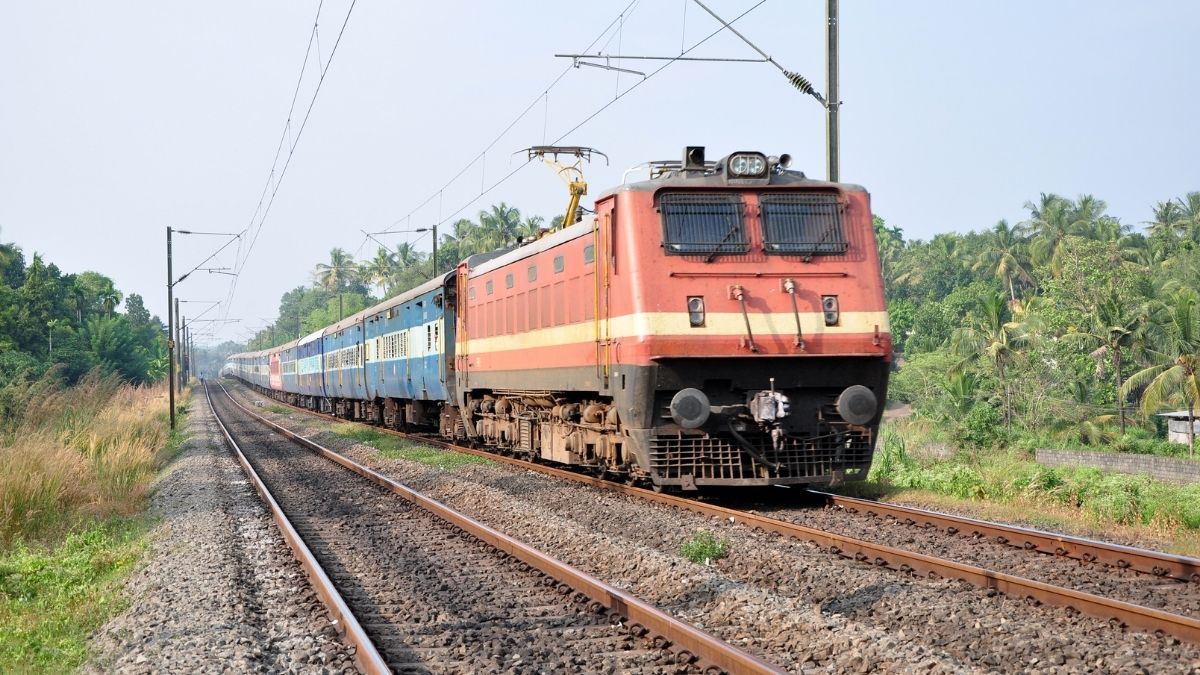 Good News! Long Distance Mail Trains On Mumbai-Ahmedabad Route Will Now Ply At 160 Kmph
