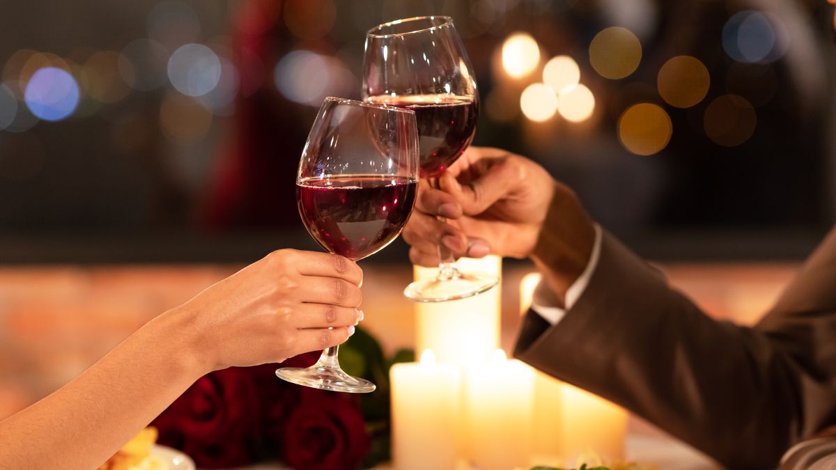How To Select The Best Wine To Toast For Valentine’s Day? We Got You ‘The’ Guide