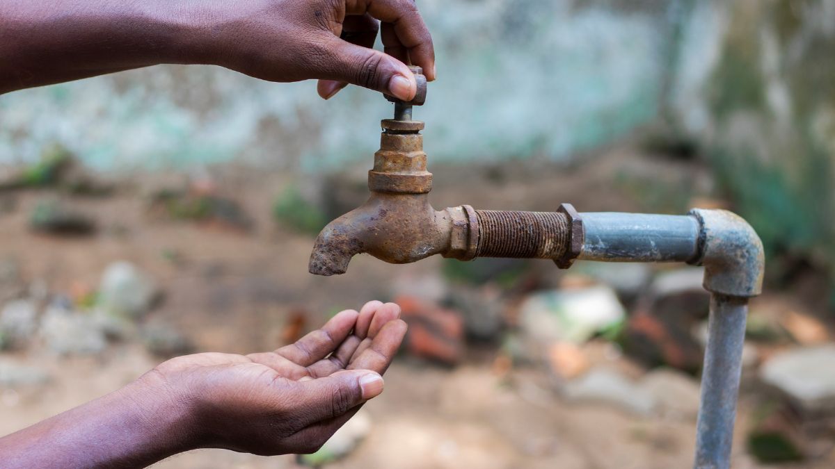 ₹5,000 Fine & Water Wastage Warnings: Bengaluru Housing Societies Take Strict Measures Amid Water Crisis