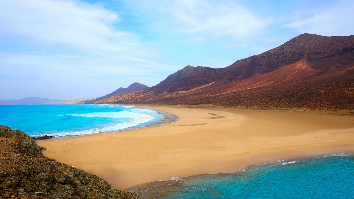 Authorities Impose Over ₹2L Fine On Tourists Collecting Sand And Stones From These Two Canary Islands