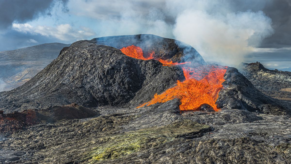Iceland Declares A State Of Emergency After Another Volcanic Eruption ...