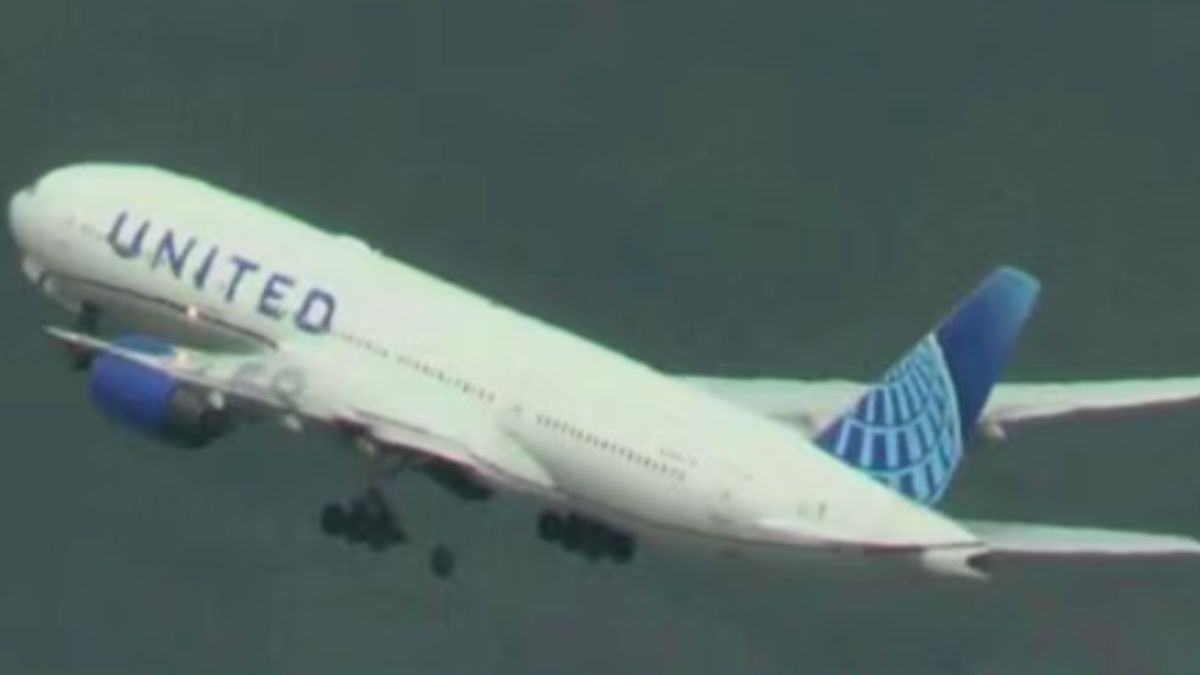 United Airlines Flight Loses Tyre During Takeoff; Makes An Emergency Landing In Los Angeles