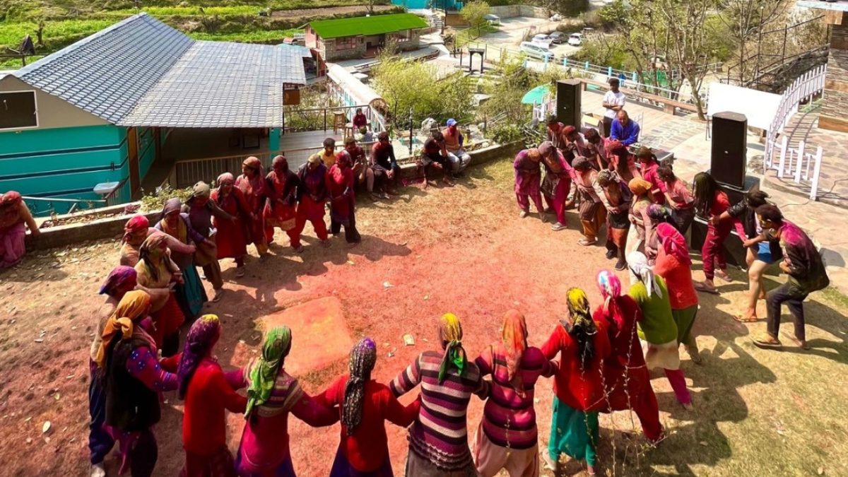 Uttarakhand’s Unique Kumaoni Holi Is Vibrant With Mock Fights, Sweet Treats, And Musical Baithaks