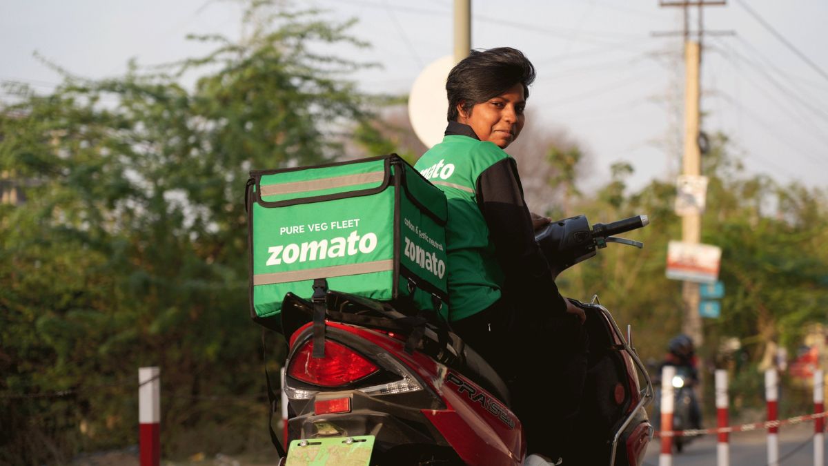 Zomato Launches ‘Pure Veg Mode’ With A ‘Pure Veg Fleet’; Netizens Appreciate The “Great Initiative”