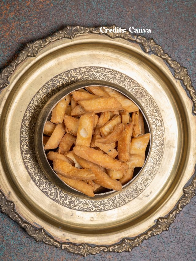 This Holi, Make The Crispiest Namak Pare At Home: Recipe Inside This Holi, Make The Crispiest Namak Pare At Home: Recipe Inside