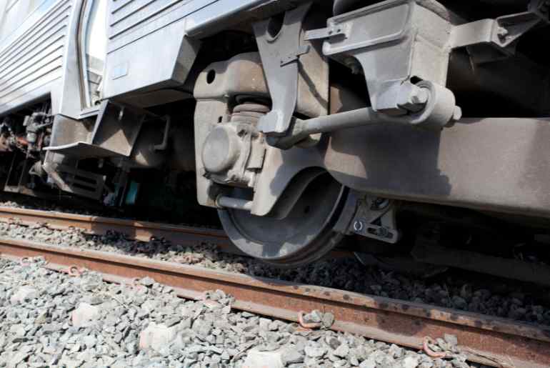 Mumbai local train derail