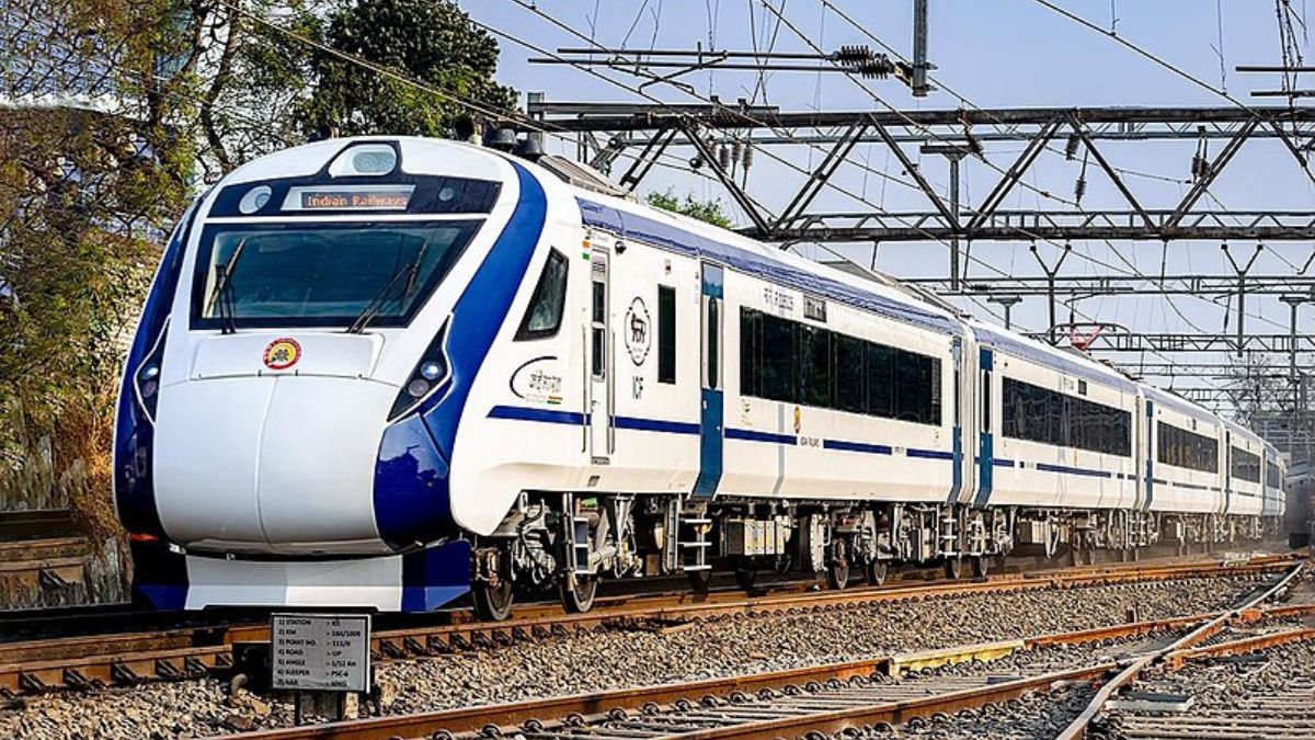 Vande Bharat To Soon Run Trial At 160 Kmph; Can Help Reduce Mumbai-Ahmedabad Travel Time By 45 Minutes