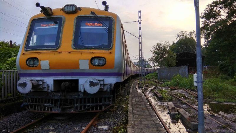 Mumbai local train derail