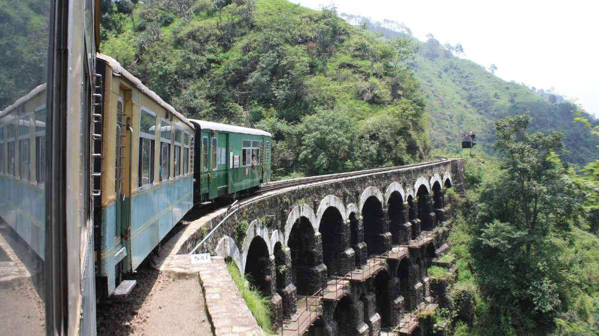 Shimla Sees Rise In Visitors Over The Weekend; UNESCO World Heritage Toy Train Impresses Foreign Tourists