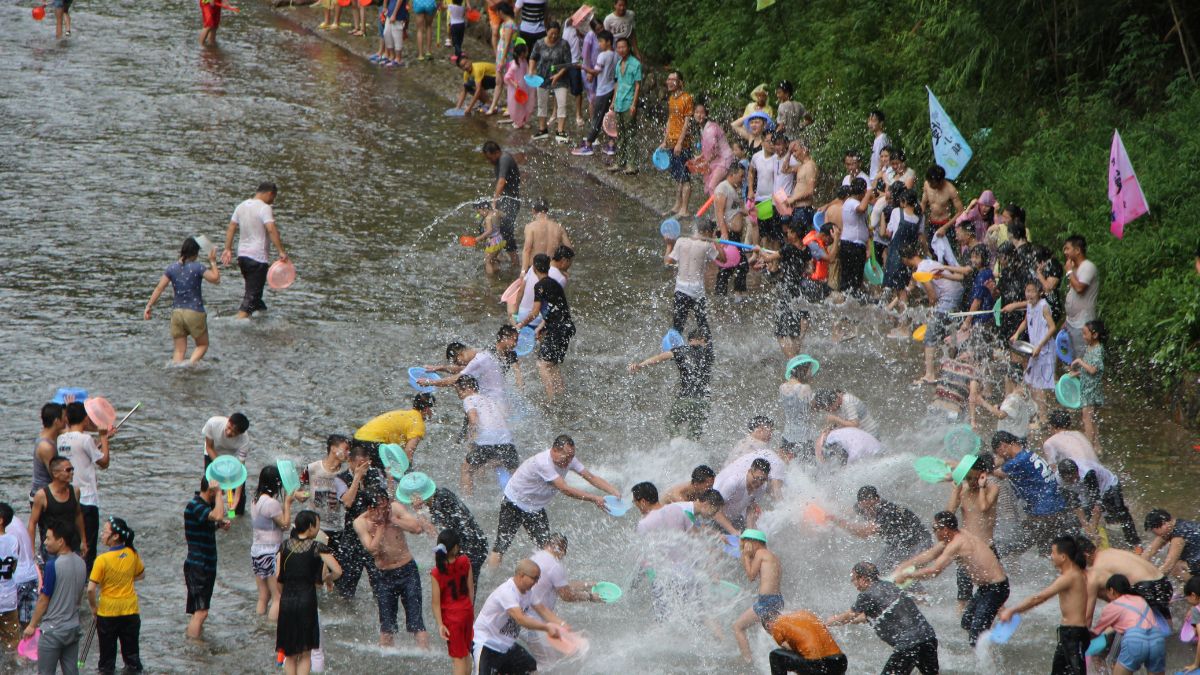 7 Dangerous Days: Despite Heat Waves & Water Crisis, Locals Celebrate Thai New Year In Full Gusto With Water Guns