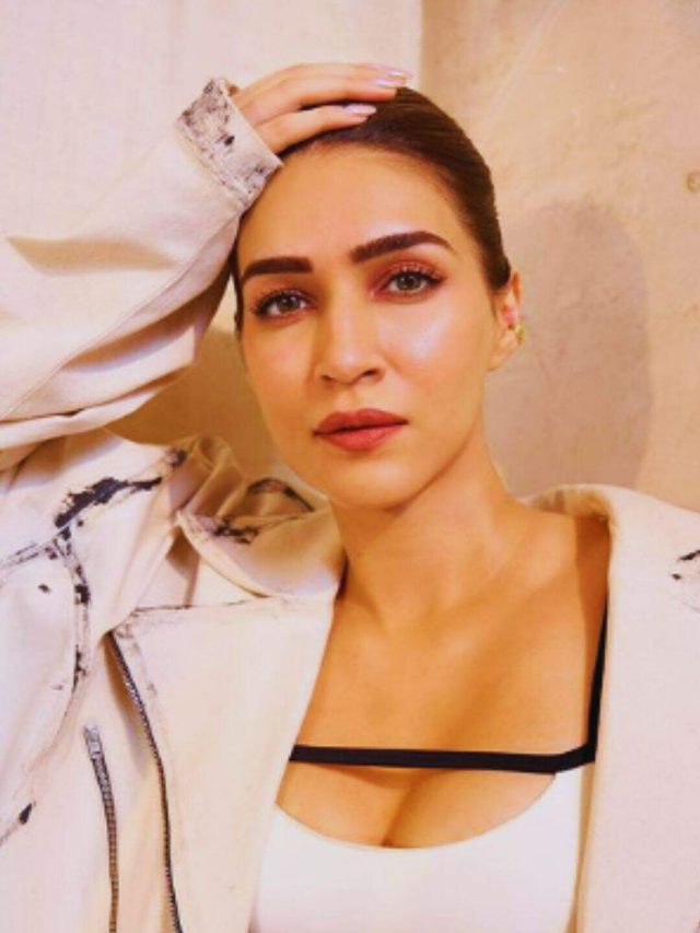 Kriti Sanon Enjoys Halwa Poori Chana On Chaitra Navratri’s Ashtami