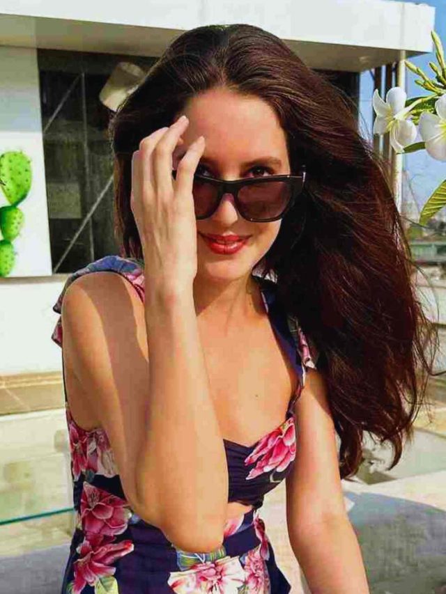 Inside Isabelle Kaif’s Easter Weekend With Chess, Watermelon Feta Salad & More Inside Isabelle Kaif’s Easter Weekend With Chess, Watermelon Feta Salad & More