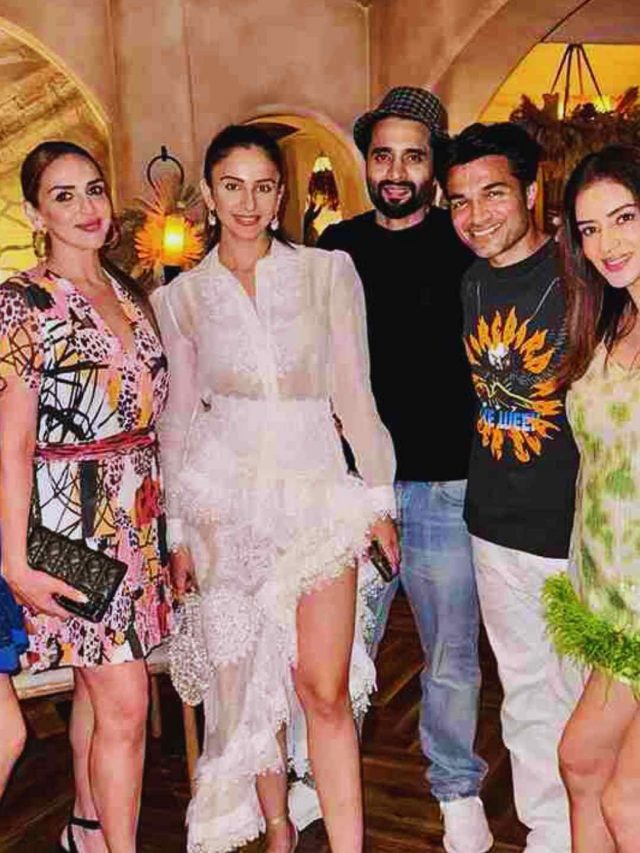 Jackky Bhagnani, Rakul Preet Singh & Esha Deol Celebrate Friend’s Birthday At Bastian, Mumbai Jackky Bhagnani, Rakul Preet Singh & Esha Deol Celebrate Friend’s Birthday At Bastian, Mumbai