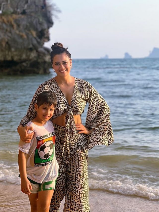 Shweta Tiwari Enjoys The Sun, Sand & Ocean With Her Family; Pics Inside!