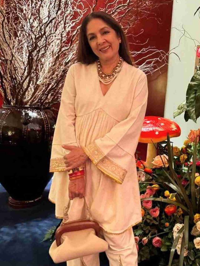 Neena Gupta Gives Boring Ol’ Lauki A Chole-Wala “Makeover” Neena Gupta Gives Boring Ol’ Lauki A Chole-Wala “Makeover”