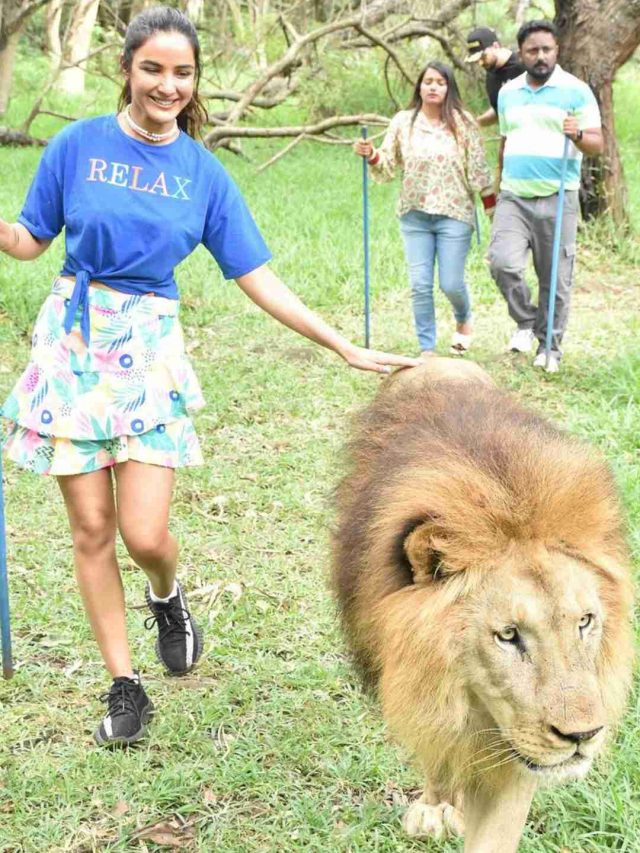Jasmine Bhasin Pets & Walks Around With A Lion During Jungle Safari In Mauritius