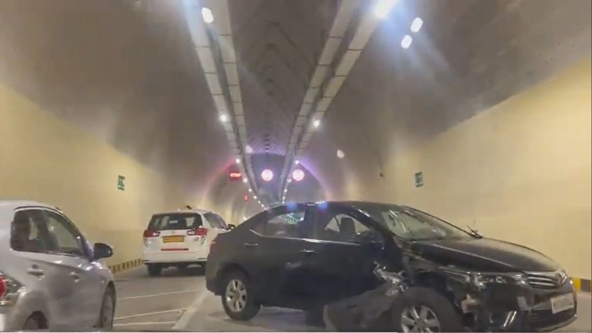 Mumbai Coastal Road Sees Its 1st Accident Since Inauguration; Car Ran Into Tunnel Wall