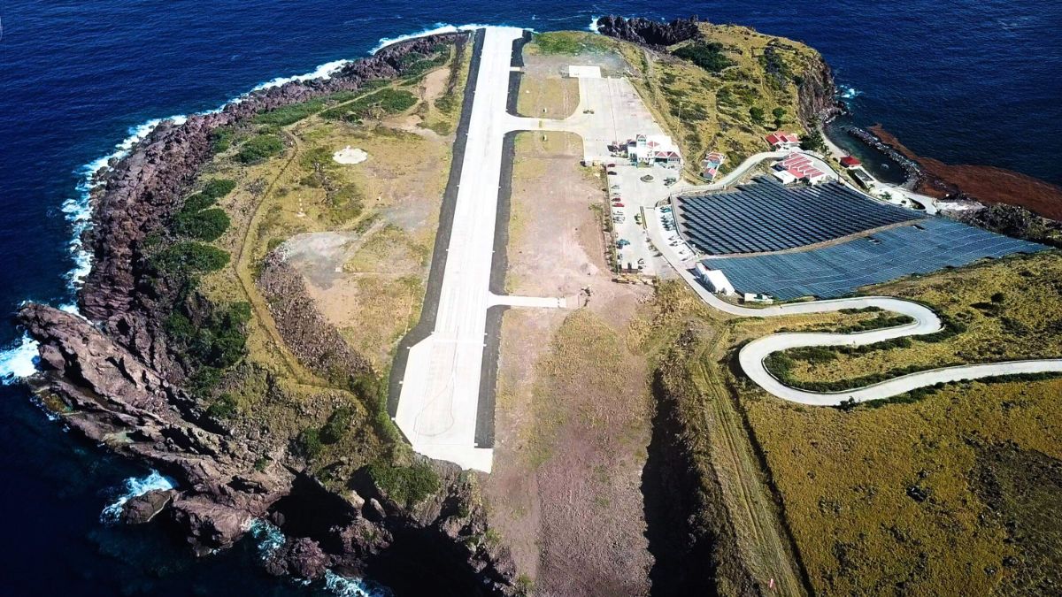 World’s Tiniest Airport Runway Is Only Just 400 Meters & This Airport Keeps Passengers On ‘Edge’