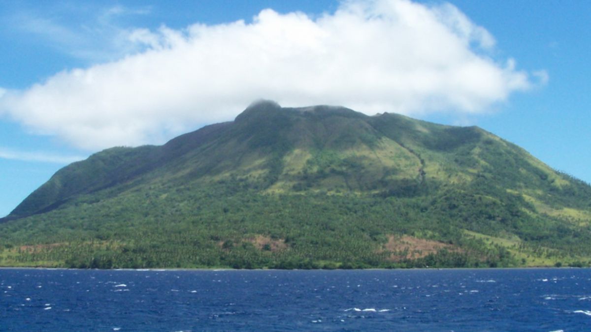 Amidst Mount Ruang’s Volcanic Eruption, Indonesia Plans To Relocate An Entire Island