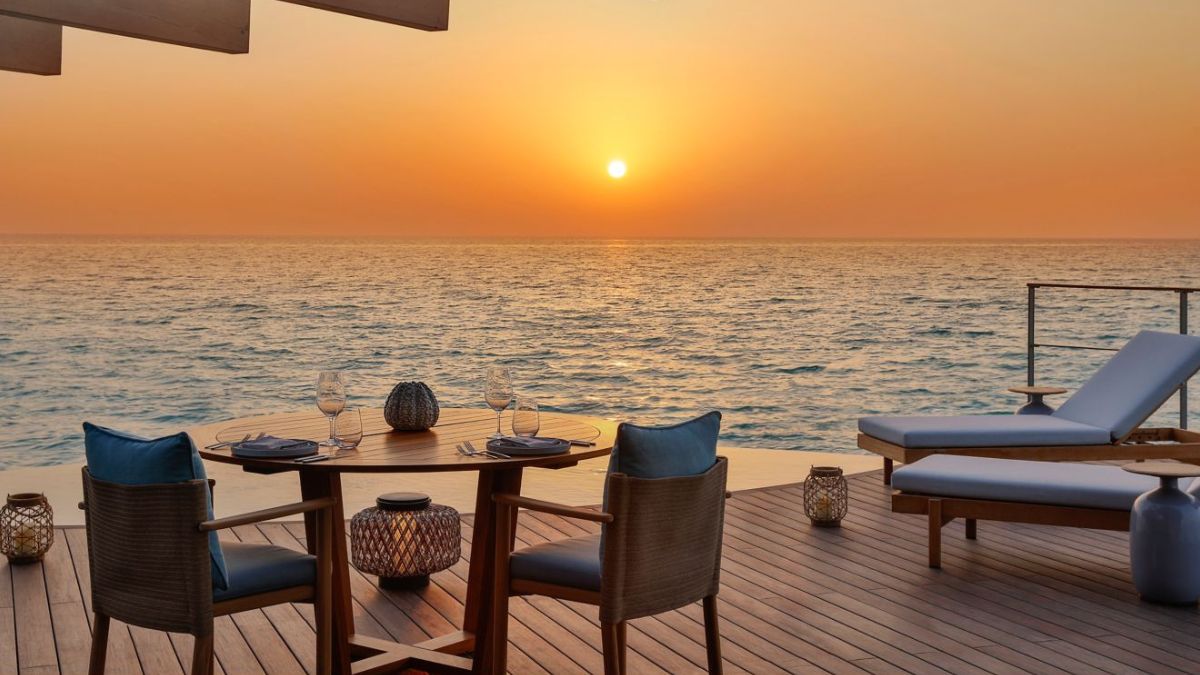 Bask In A ‘Reeftop’ Dining Experience At St. Regis Red Sea Resort; Expect Live Music, Flavourful Seafood & More