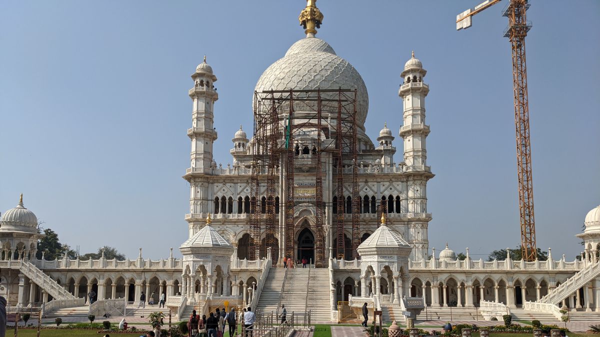 Located 12 Km From The Iconic Taj Mahal, THIS White Marble Monument Is The Latest Tourist Attraction In Agra