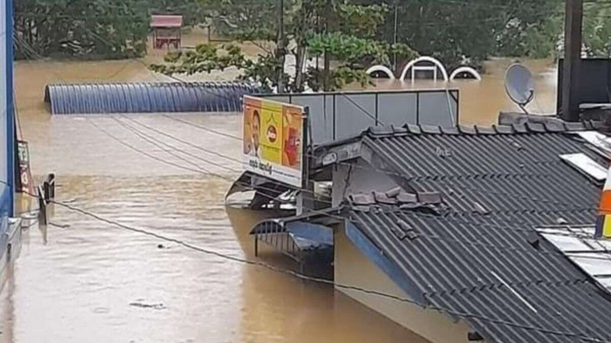 Sri Lanka: Flash Floods Bring Affected Places To A Halt; 5 Missing, 19,000 Trapped In Flooded Areas