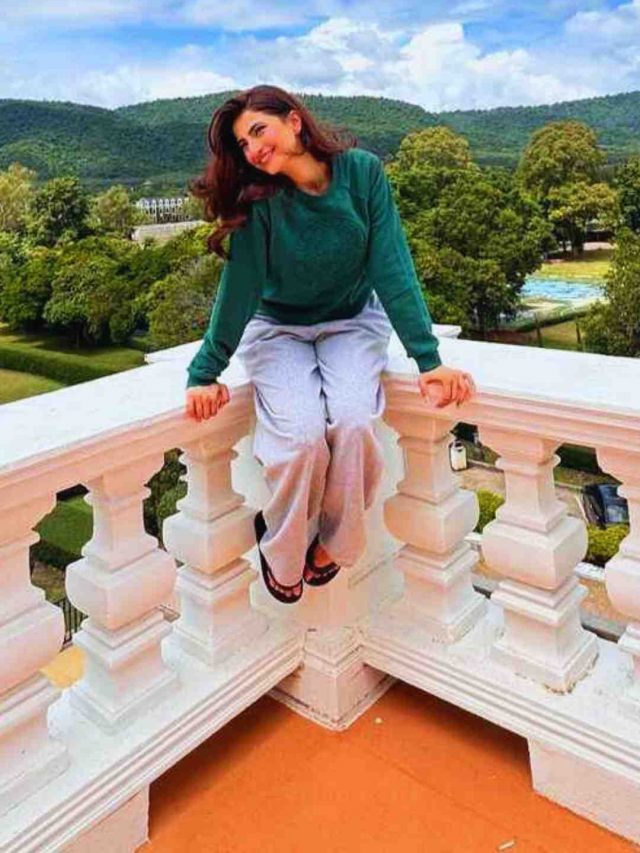 Palak Tiwari Enjoys The Monsoon Season With Scenic Pics; Ibrahim Ali Khan Comments… Palak Tiwari Enjoys The Monsoon Season With Scenic Pics; Ibrahim Ali Khan Comments…