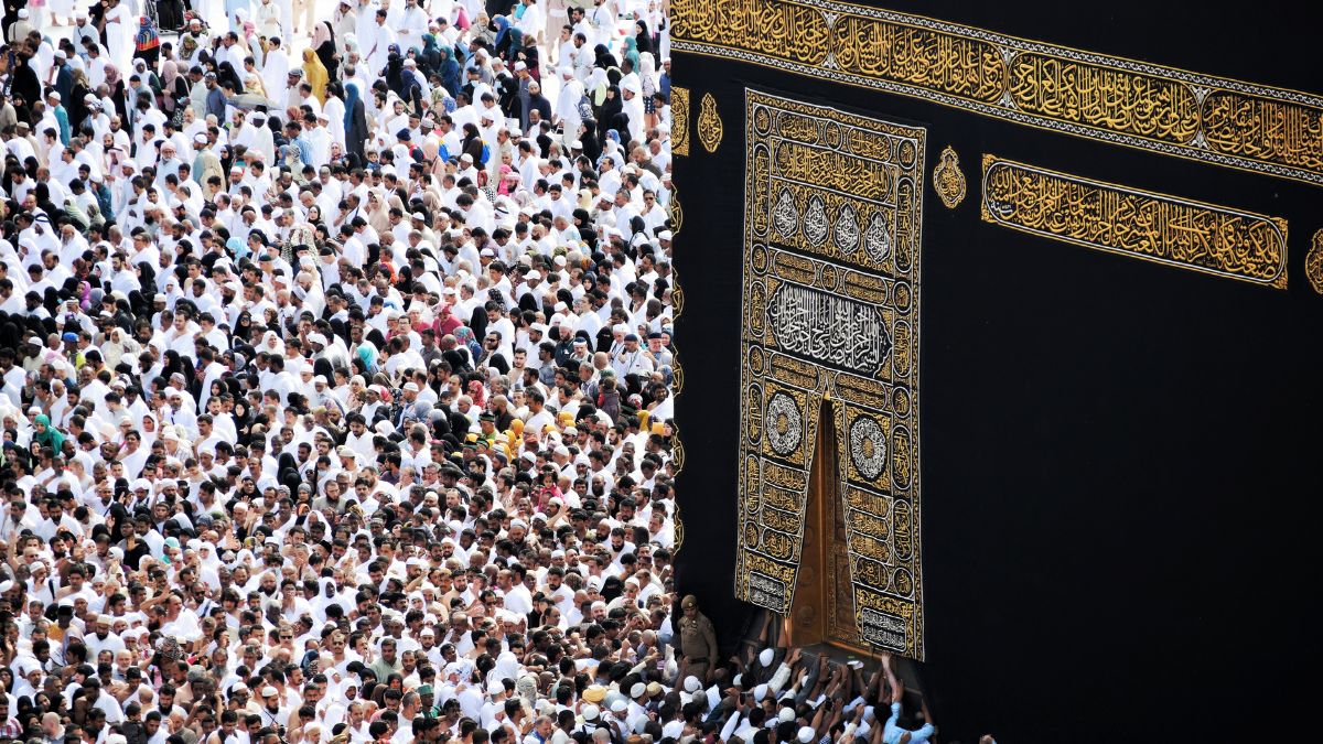 Flying To Saudi Arabia For Hajj? Take A Look At The Vaccine Guidelines For The UAE