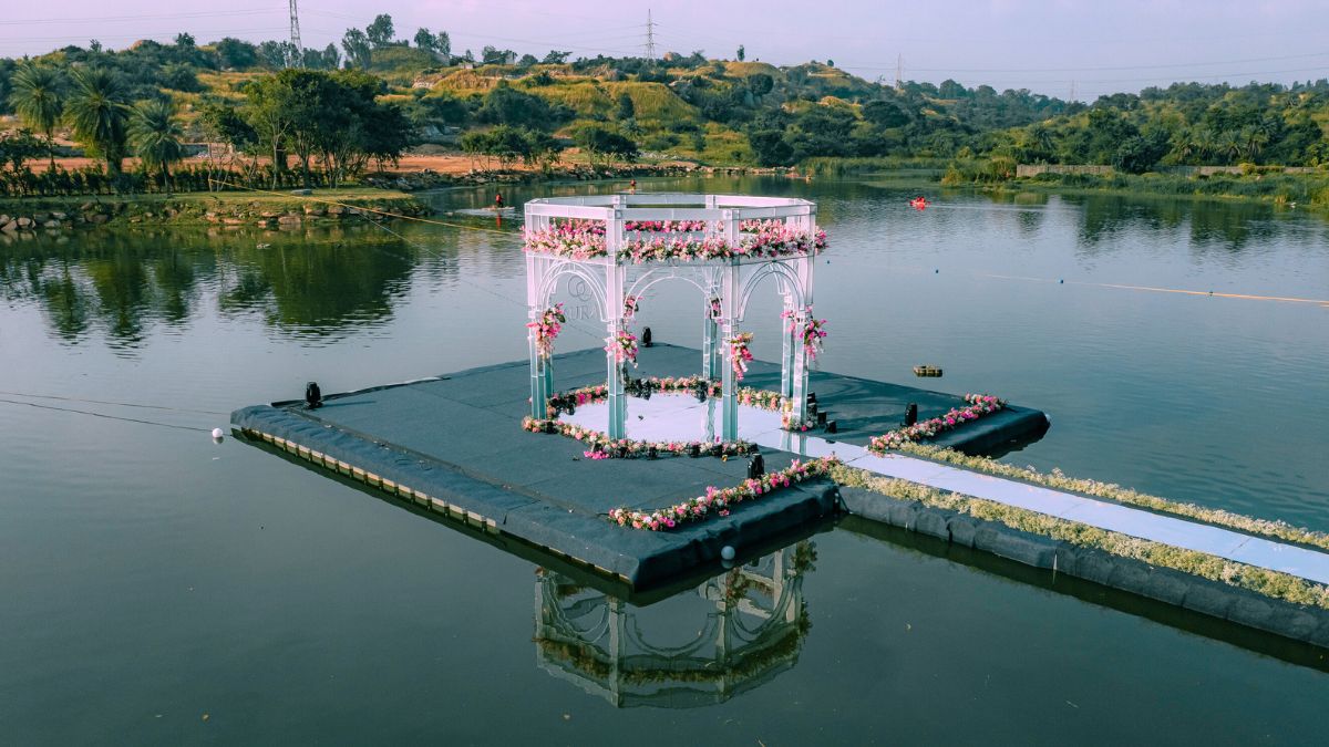 India’s First-Ever Floating Mandap Is In Bangalore. Send This To Bae!