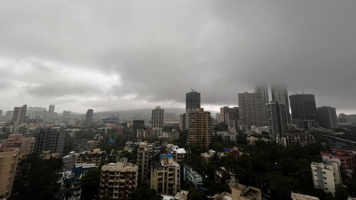 Monsoon Arrives 2 Days Early In Mumbai, Yellow Alert Issued; Mumbaikars Share Visuals Of The Rain