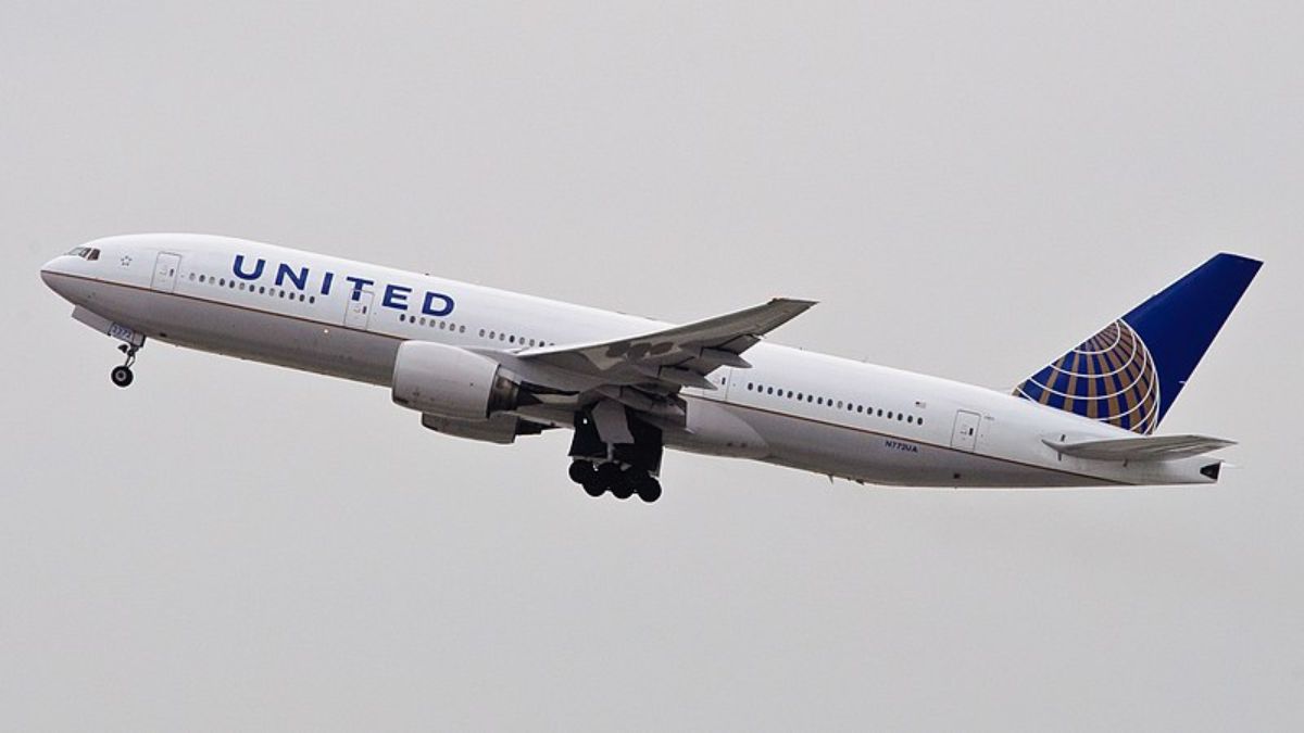 United Airlines Flight Diverted Due To Biohazard Incident; Passenger With Diarrhoea Causes Vomiting And Illness
