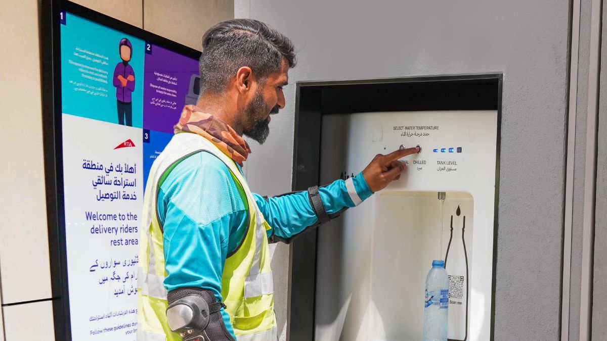 Dubai: 3 Air-To-Water Dispensers To Be Installed For Delivery Riders In Rest Areas; Will Generate 100 L Of Water