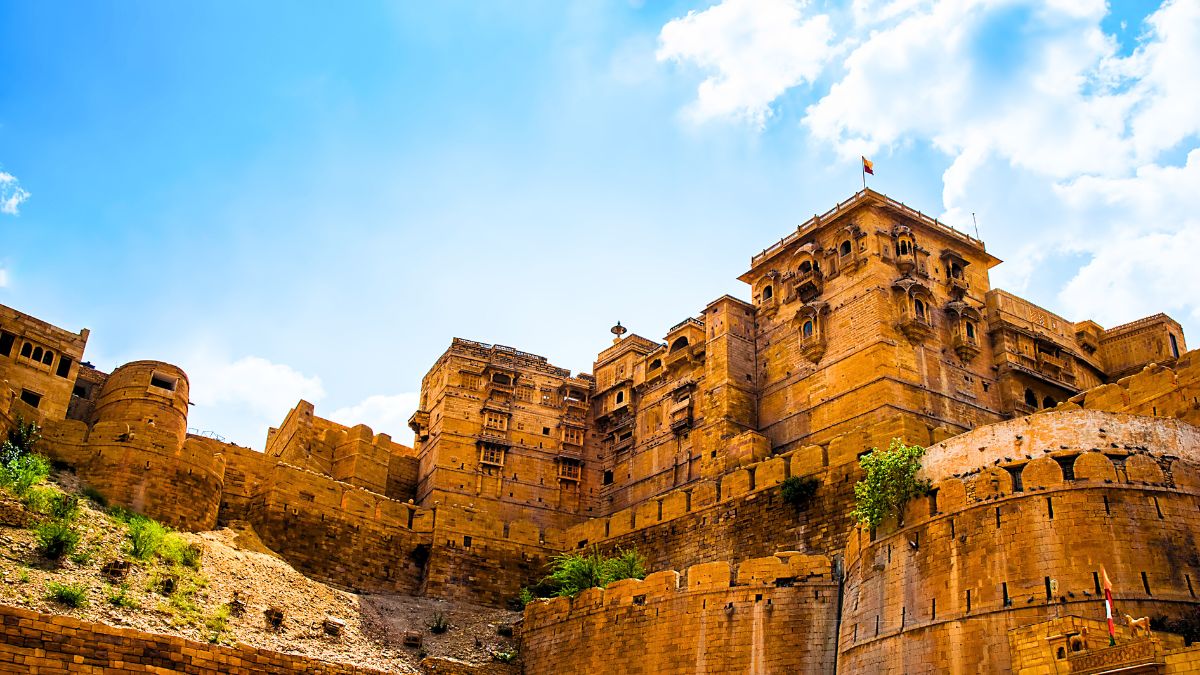 Standing Tall Since 1156 AD, Jaisalmer Fort (The ‘Living Fort’ Of Rajasthan) Has People Still Living In It