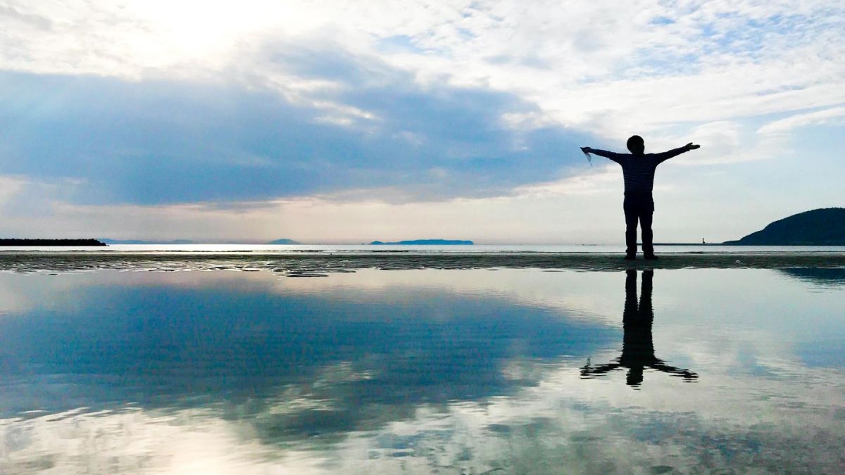 Not Destroyed By Instagram, Japan Has An Enchanting Beach, Fukutsu Sea Mirror