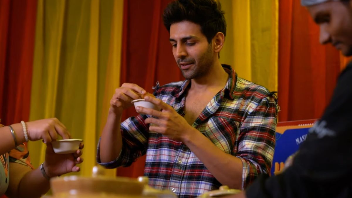 Kartik Aaryan Relishes Yummy Pani Puri From Imlee By Curly Tales