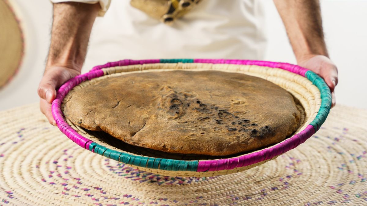 Muqana Bread Attracts Visitors At Al-Baha Fest; What Is It & How Is It Made?